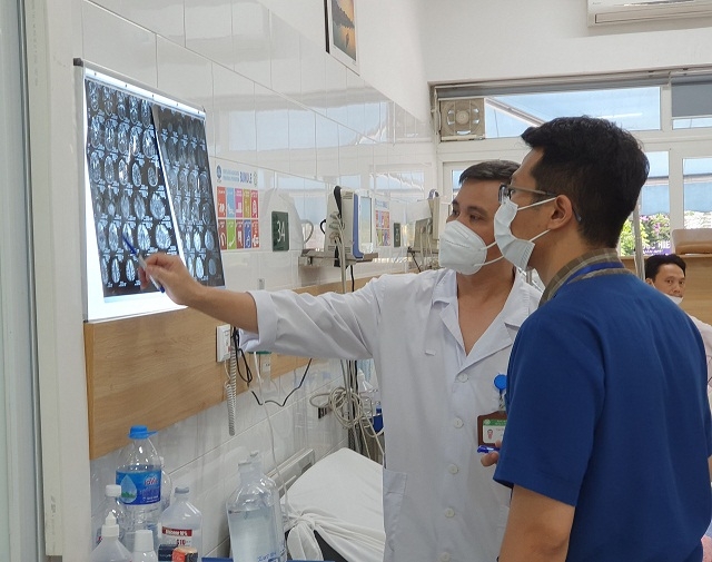 Bị ngộ độc do uống rượu ngâm rễ cây rừng để chữa bệnh xương khớp