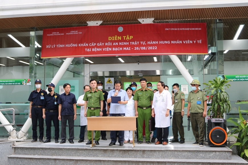 Bệnh viện Bạch Mai diễn tập xử lý tình huống gây rối an ninh trật tự, hành hung nhân viên y tế Bệnh viện Bạch Mai diễn tập xử lý tình huống gây rối an ninh trật tự, hành hung nhân viên y tế