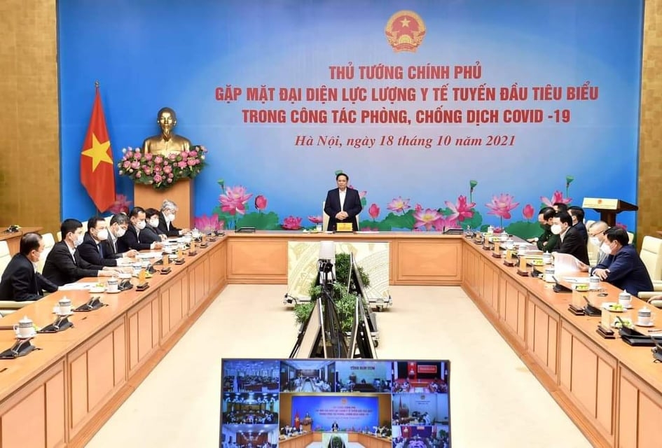 Thủ tướng Chính phủ gặp mặt đại diện lực lượng y tế tuyến đầu tiêu biểu trong công tác phòng, chống dịch COVID-19