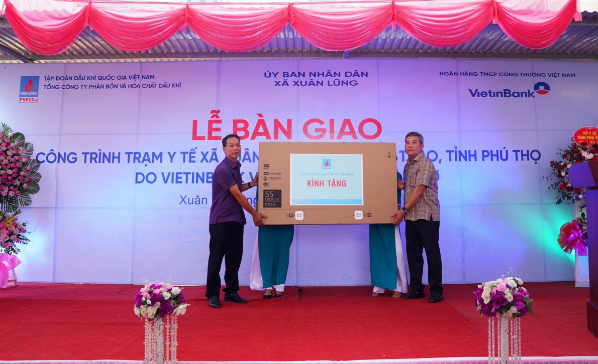 4701 ong yy chi thanh ptgy pvn trao tyng thiyt by cho trym y ty