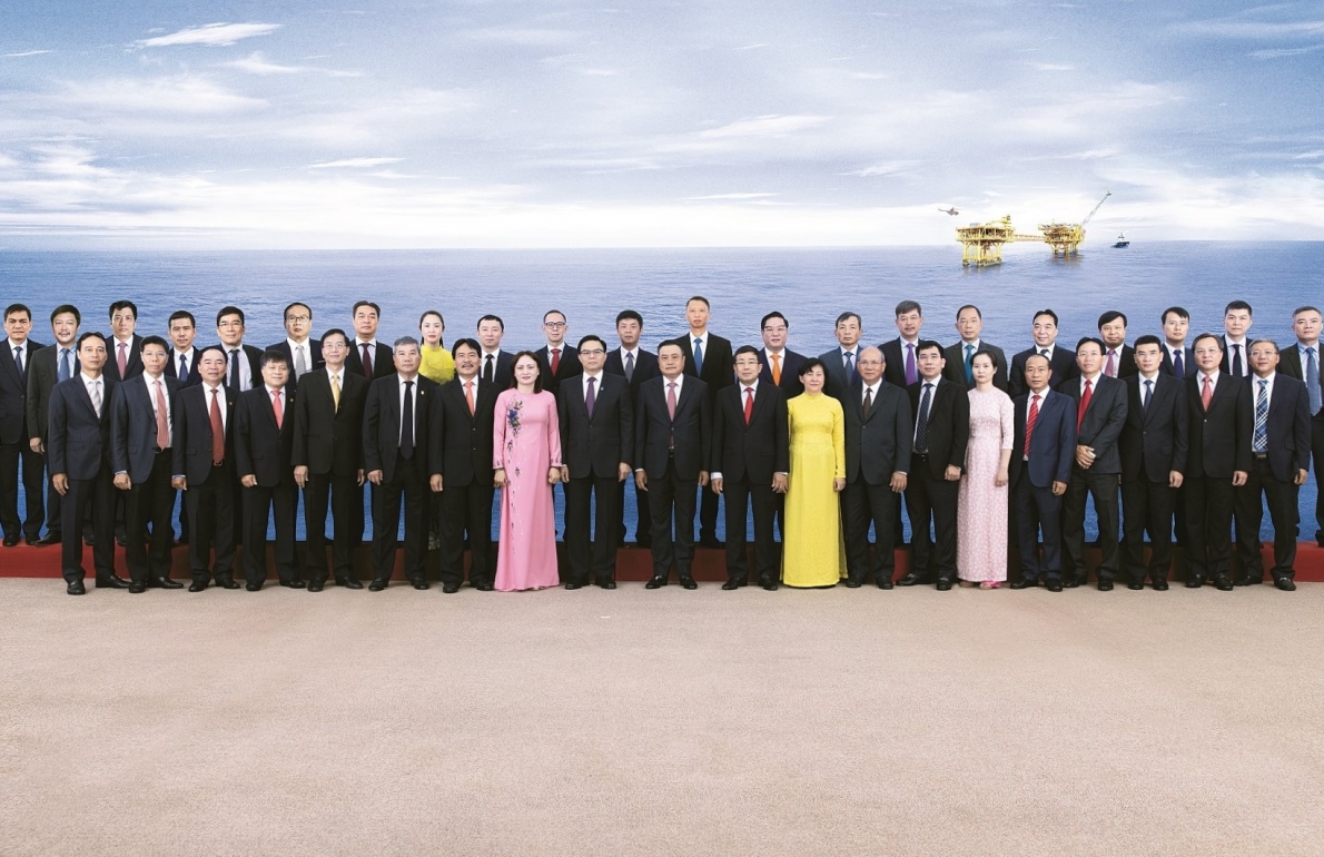 0007 bai 2 anh 1 tap the bch dang bo tap doan dau khi quoc gia viet nam khoa ii