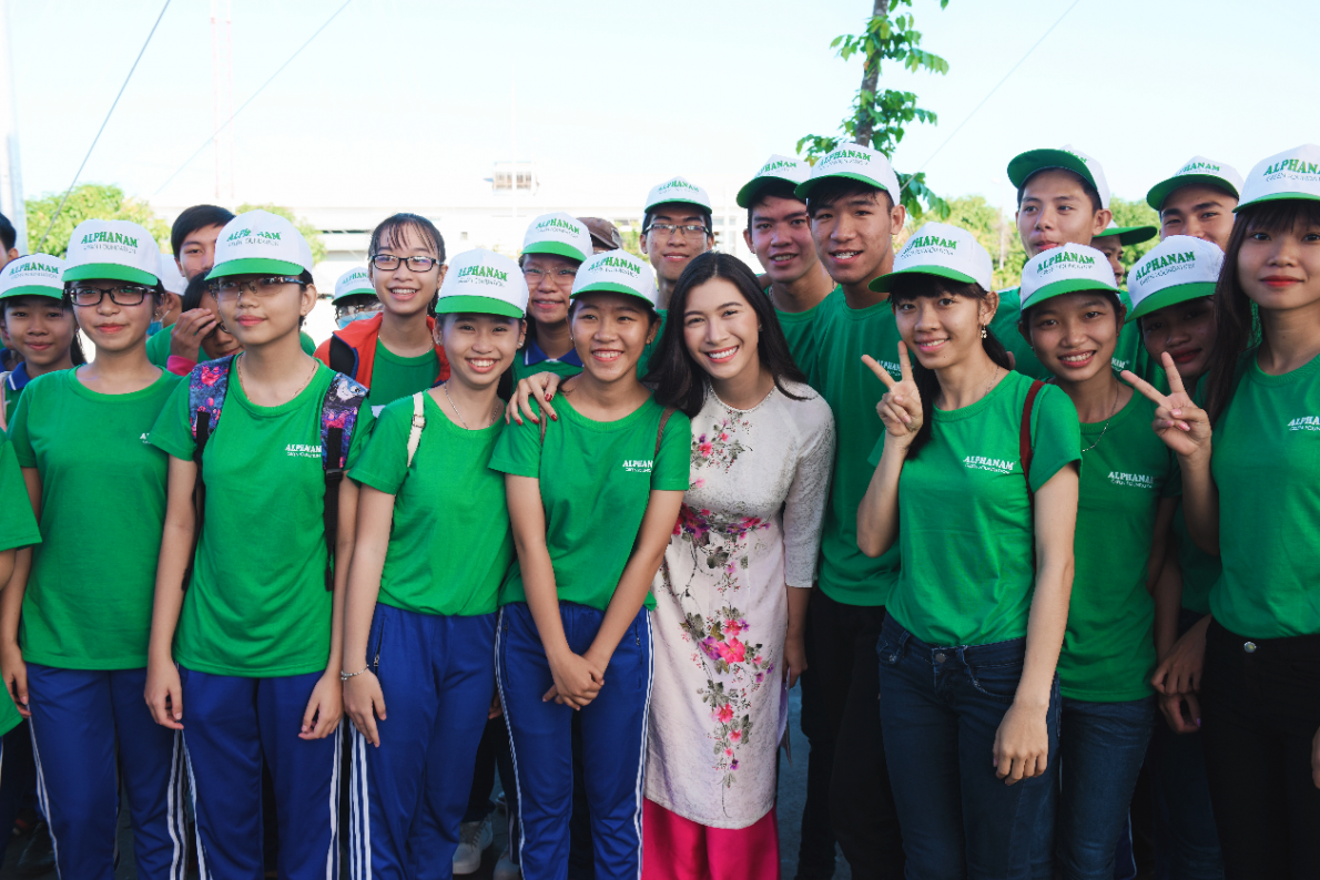 Ceo Nguyễn Ngọc Mỹ đạt danh hiệu Doanh nhân Sao Đỏ thứ hai của tập đoàn Alphanam