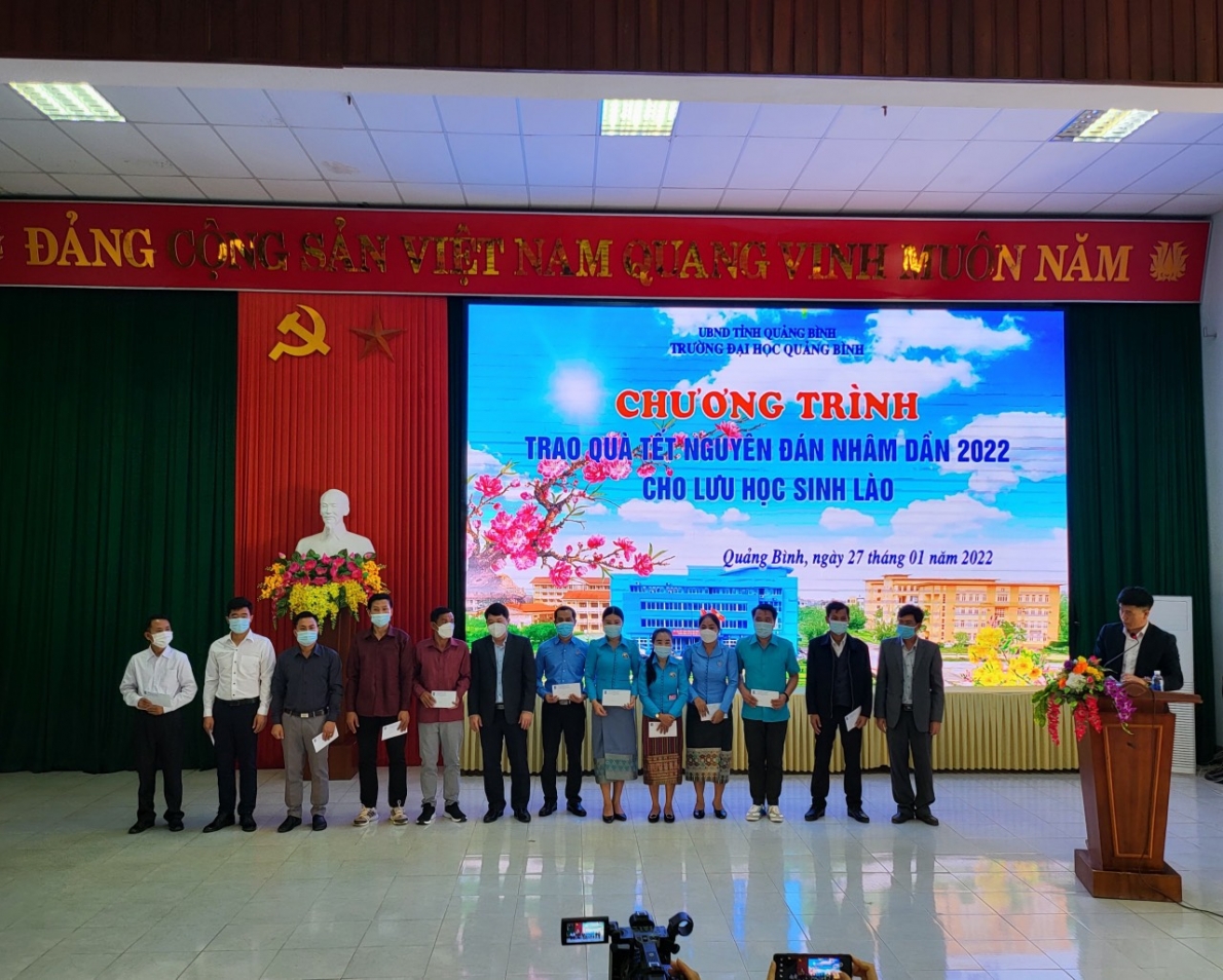 Lưu học sinh Lào ấm áp những ngày Tết Việt tại Quảng Bình