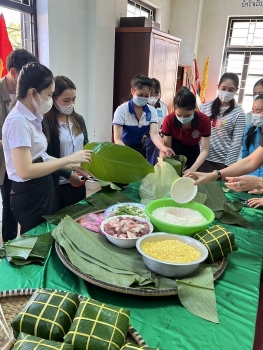 Lưu học sinh Lào ấm áp những ngày Tết Việt tại Quảng Bình