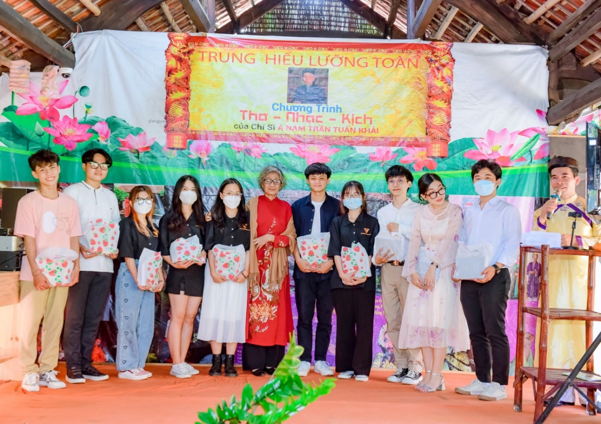 Long trọng tưởng nhớ Ngày mất thi sĩ Á Nam Trần Tuấn Khải