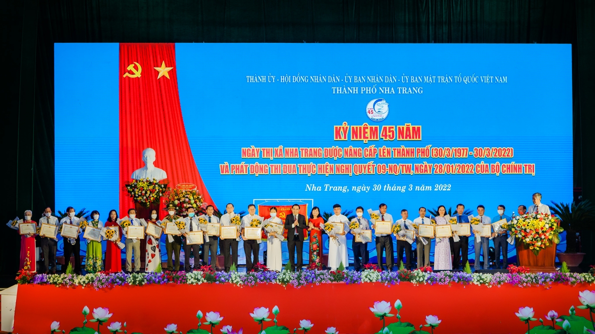 Nha Trang long trọng kỷ niệm 45 năm ngày nâng cấp từ thị xã lên thành phố