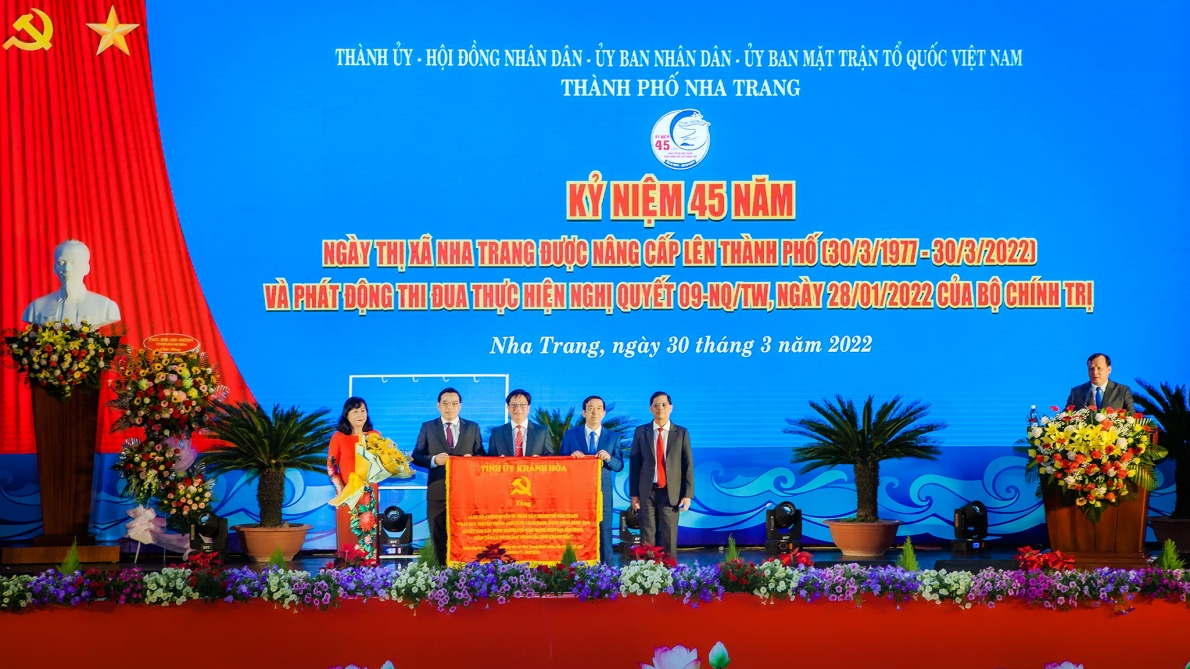 Nha Trang long trọng kỷ niệm 45 năm ngày nâng cấp từ thị xã lên thành phố