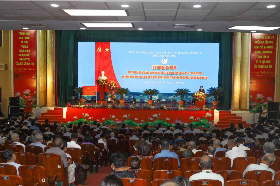 Nha Trang long trọng kỷ niệm 45 năm ngày nâng cấp từ thị xã lên thành phố