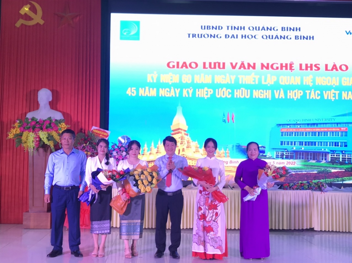 Trường Đại học Quảng Bình: Tổ chức kỷ niệm 60 năm thiết lập quan hệ ngoại giao Việt-Lào