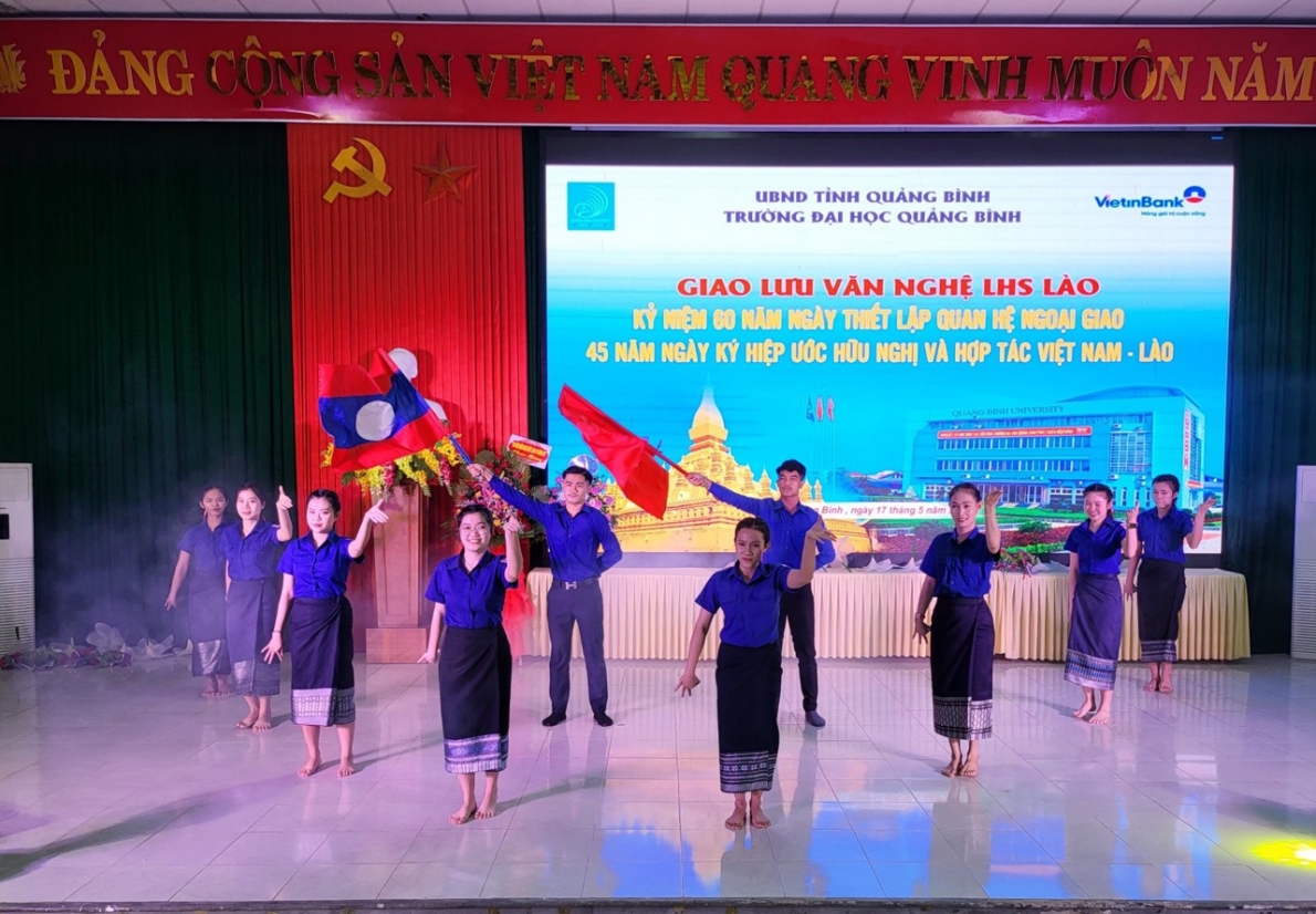 Trường Đại học Quảng Bình: Tổ chức kỷ niệm 60 năm thiết lập quan hệ ngoại giao Việt-Lào