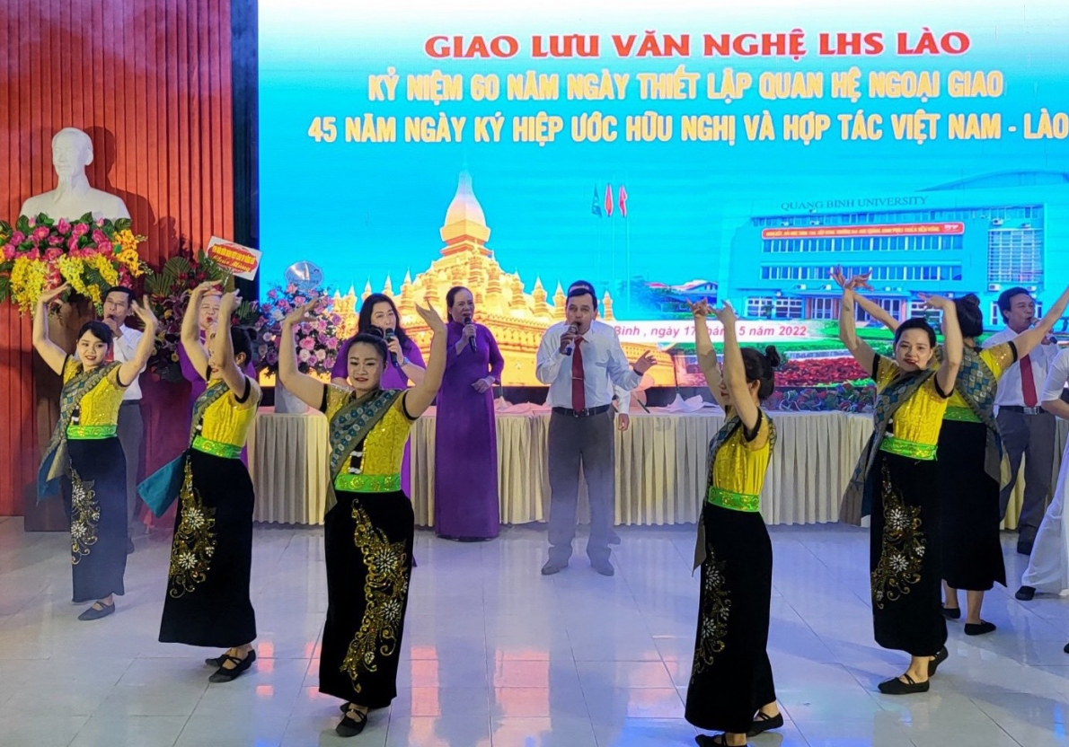 Trường Đại học Quảng Bình: Tổ chức kỷ niệm 60 năm thiết lập quan hệ ngoại giao Việt-Lào