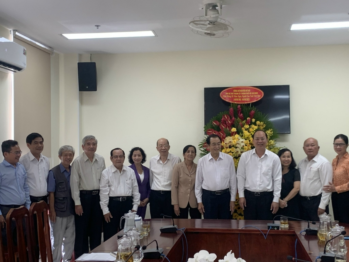 Phó Bí thư Thành ủy TP. Hồ Chí Minh Nguyễn Hồ Hải  chúc mừng Ban Đại diện Hội NCT thành phố