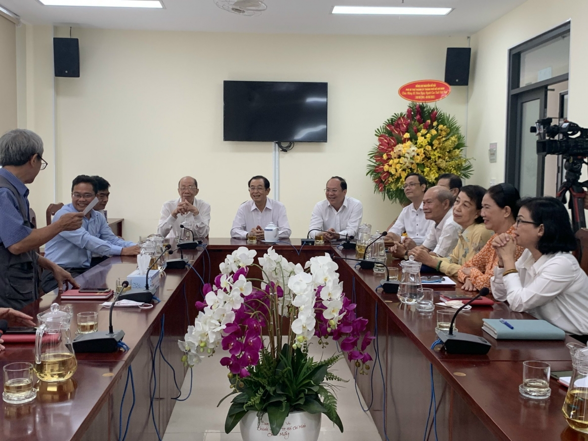 Phó Bí thư Thành ủy TP. Hồ Chí Minh Nguyễn Hồ Hải  chúc mừng Ban Đại diện Hội NCT thành phố