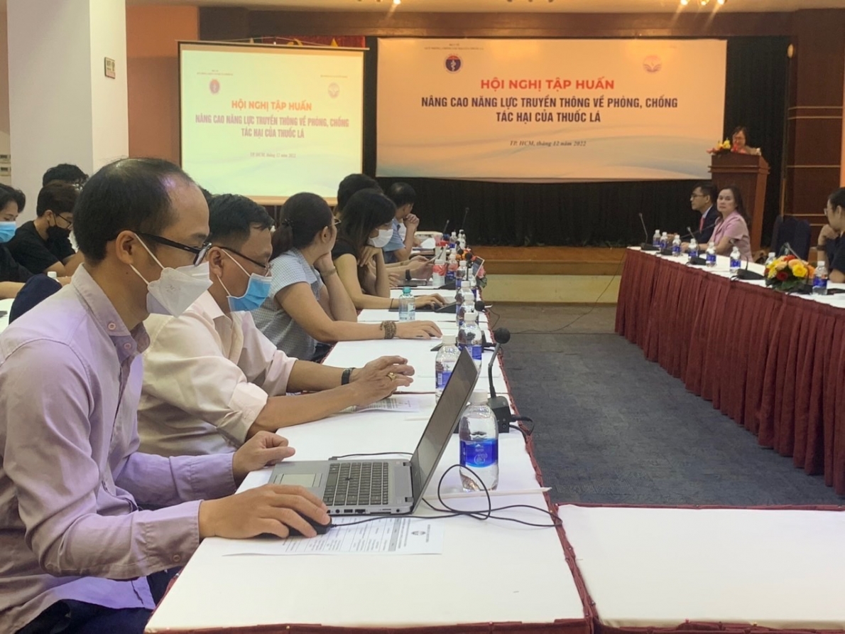 Tập huấn về phòng chống tác hại của thuốc lá cho phóng viên báo chí