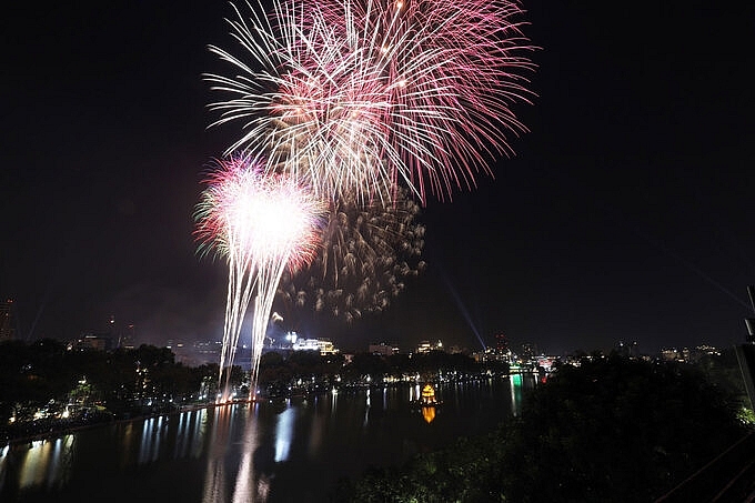 Mãn nhãn với màn pháo hoa mừng năm mới 2021