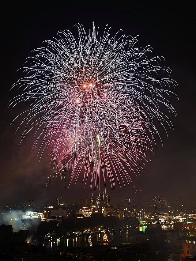 Mãn nhãn với màn pháo hoa mừng năm mới 2021