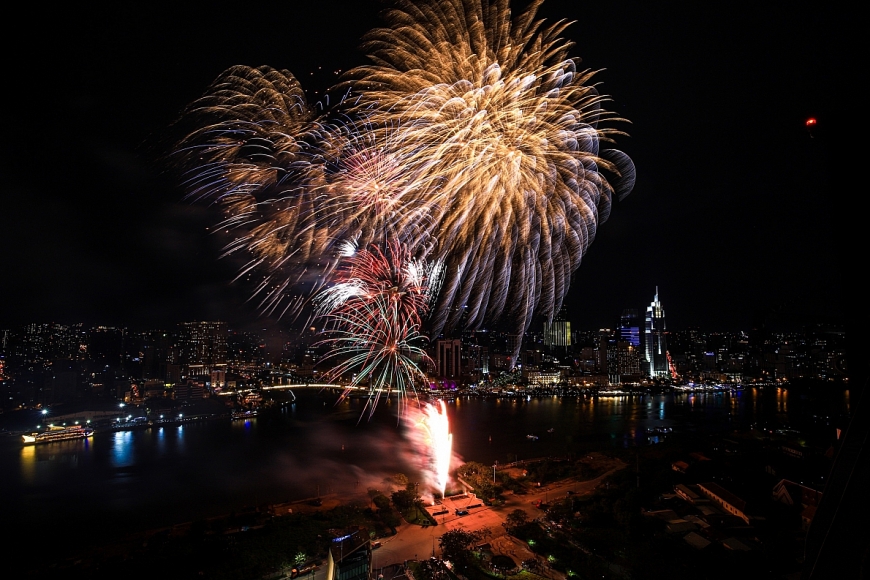 Mãn nhãn với màn pháo hoa mừng năm mới 2021