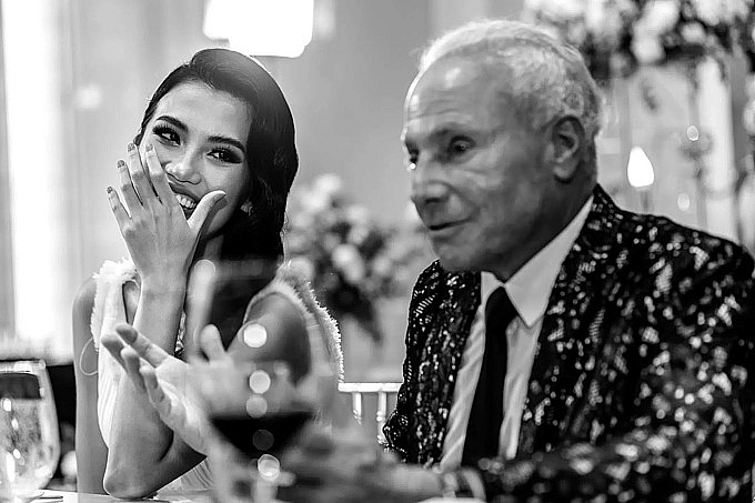 Hotgirl 26 tuổi người Việt đính hôn với CEO 72 tuổi người Mỹ gây 'sốt'