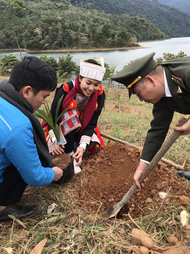 Top 10 Hoa khôi Du lịch Việt Nam ‘phủ xanh’ đất trồng hồ sinh thái Na Hang - Lâm Bình