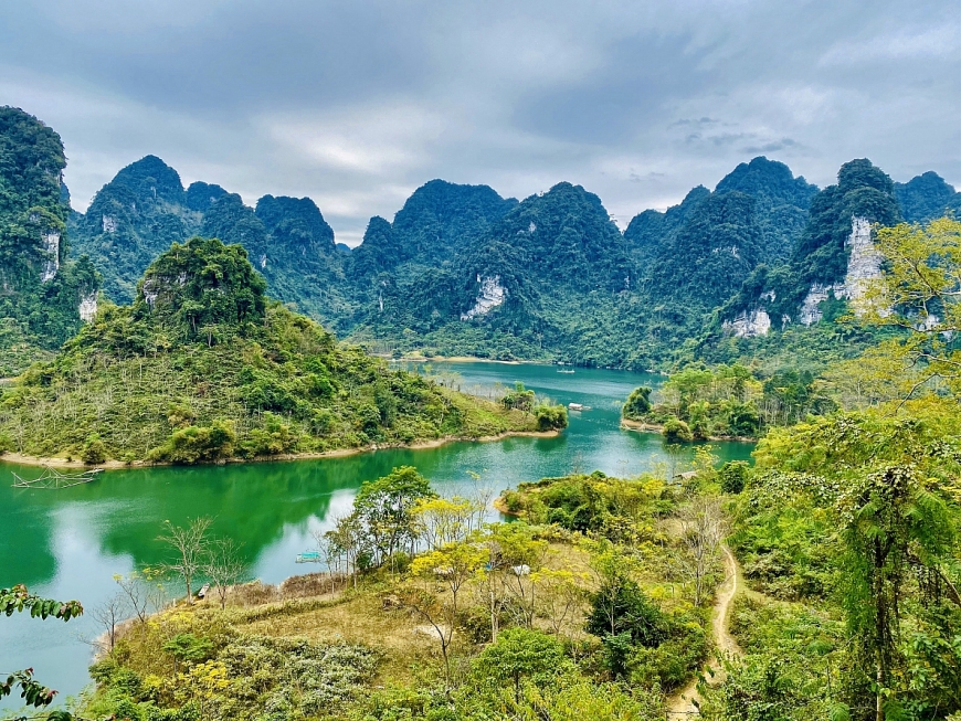 Top 10 Hoa khôi Du lịch Việt Nam ‘phủ xanh’ đất trồng hồ sinh thái Na Hang - Lâm Bình