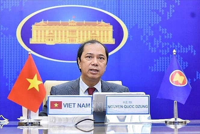 Thứ trưởng Bộ Ngoại giao, Trưởng SOM ASEAN - Việt Nam Nguyễn Quốc Dũng tham dự cuộc họp. Ảnh: TTXVN phát Thứ trưởng Bộ Ngoại giao, Trưởng SOM ASEAN - Việt Nam Nguyễn Quốc Dũng tham dự cuộc họp. Ảnh: TTXVN phát