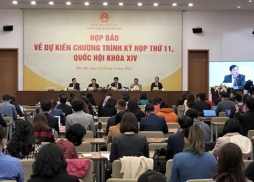 Tổng Thư ký, Chủ nhiệm Văn phòng Quốc hội Nguyễn Hạnh Phúc chủ trì cuộc họp báo.