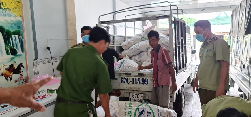 Tạm giữ hơn 3 tấn chả không chứng nhận đủ điều kiện an toàn thực phẩm