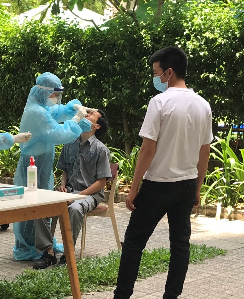 Lấy mẫu xét nghiệm mở rộng tại chung cư SunView Town (nguồn Trung tâm Y tế Thủ Đức)