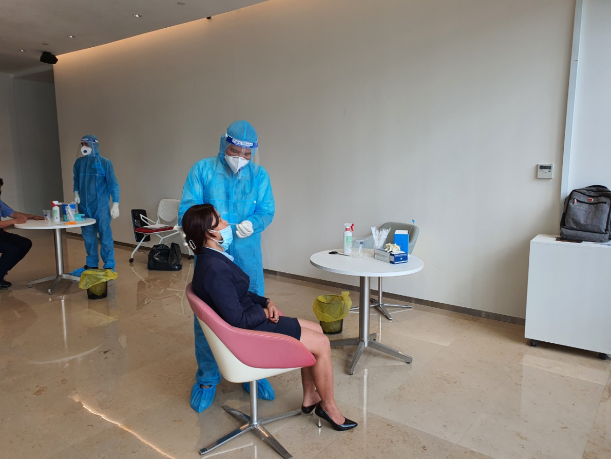 : lấy mẫu xét nghiệm tại giám sát cộng đồng tại quận Tân Phú (Trung tâm Y tế Quận Tân Phú)