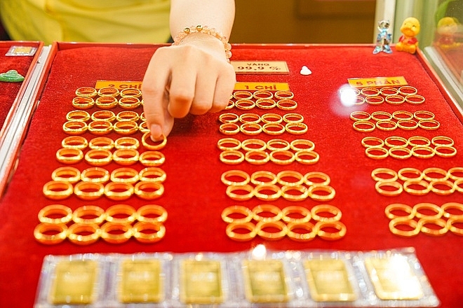 gia vang lai nhay mua sjc tang gan 2 trieu dong moi luong