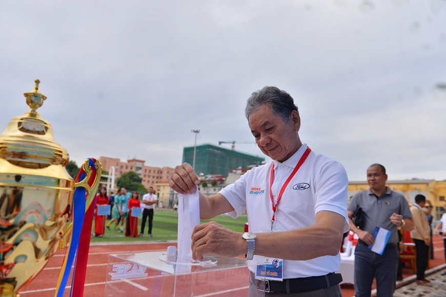 Bán đấu giá bóng có chữ ký HLV Park Hang-seo ủng hộ đồng bào lũ lụt