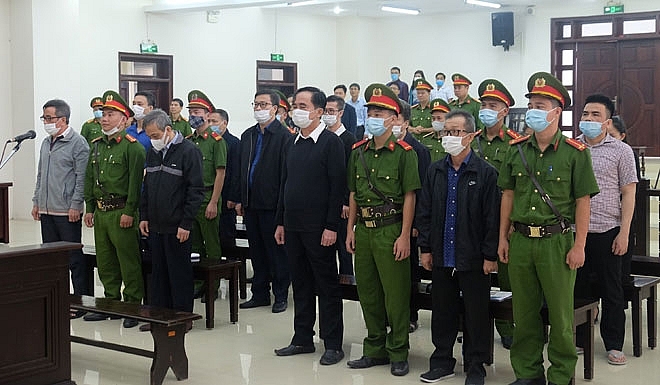 Các bị cáo tại phiên xử.