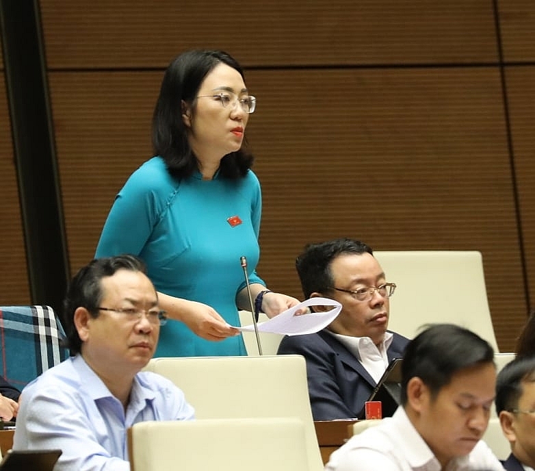 Đại biểu quốc hội Phạm Thị Minh Hiền (Phú Yên) phát biểu tại phiên thảo luận hội trường sáng 4/11. Ảnh: Văn Điệp/TTXVN.