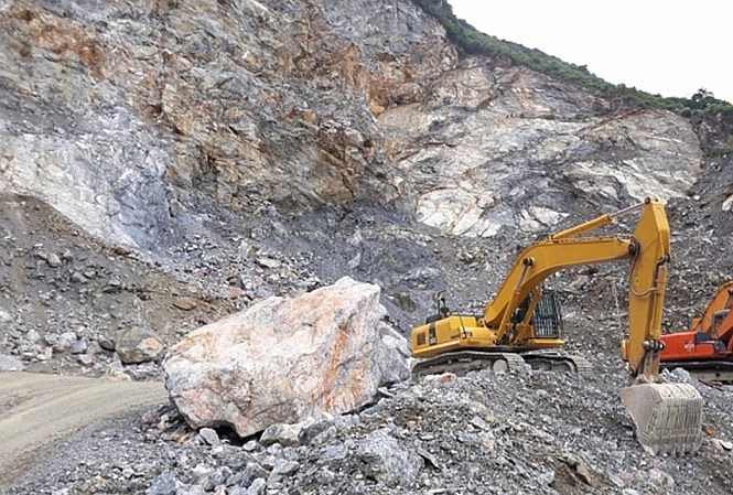 Quảng Ninh: Đá rơi trúng người, hai công nhân thiệt mạng