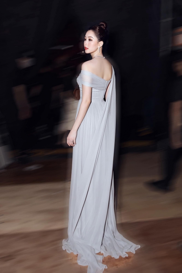 Người đẹp sinh năm 1991 kết hôn với doanh nhân Trung Tín tháng 10/2017. Kể từ khi kết hôn, cô ít tham gia showbiz.