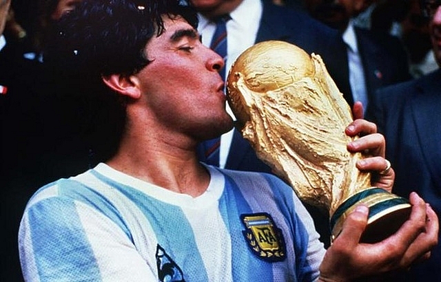 Những cột mốc đáng nhớ trong sự nghiệp thi đấu của ‘cậu bé vàng’ Maradona