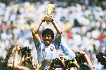 Những cột mốc đáng nhớ trong sự nghiệp thi đấu của ‘Cậu bé vàng’ Maradona