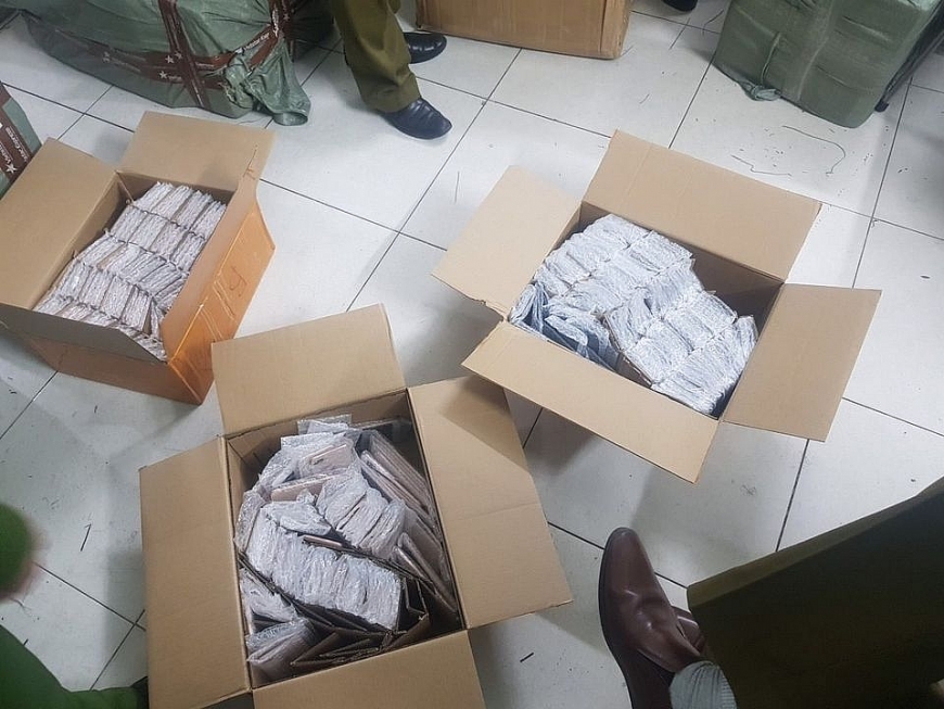 Hà Nội: Bắt giữ lô hàng iPhone nhập lậu trị giá 8 tỷ đồng