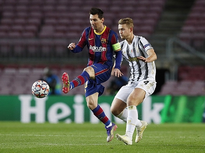 Ronaldo giúp Juventus đánh bại Barca, chiếm ngôi đầu bảng ở Champion League