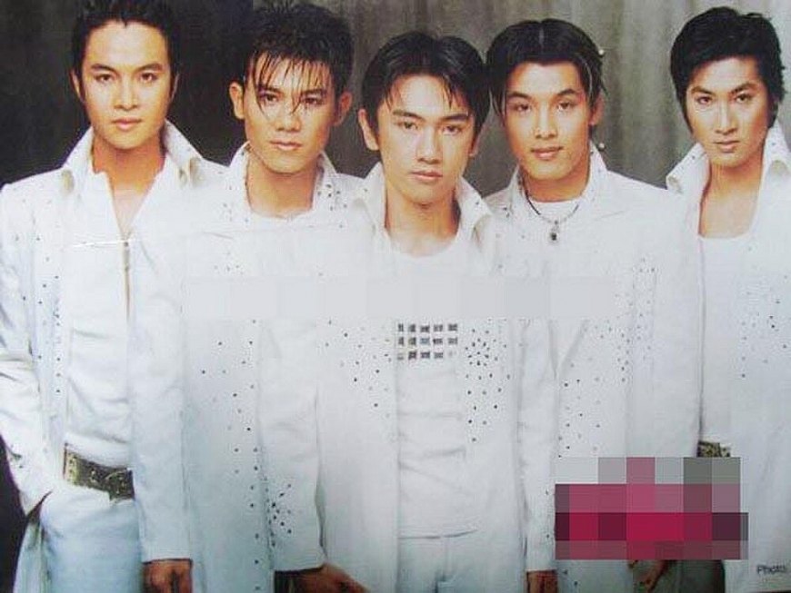 Vân Quang Long là thành viên nhóm nhạc 1088 cùng Ưng Hoàng Phúc, Nhật Tinh Anh.