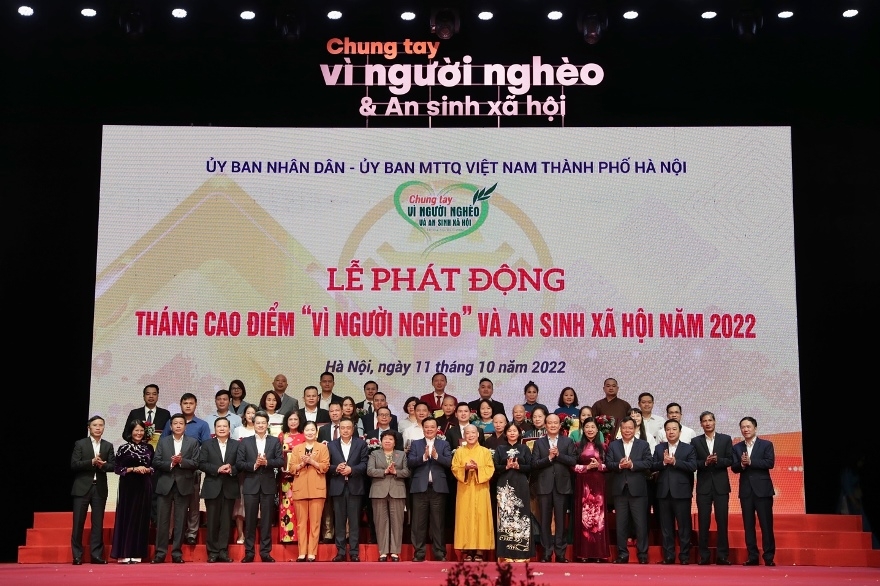 Agribank ủng hộ 2 tỷ đồng Quỹ “Vì người nghèo” và an sinh xã hội TP Hà Nội