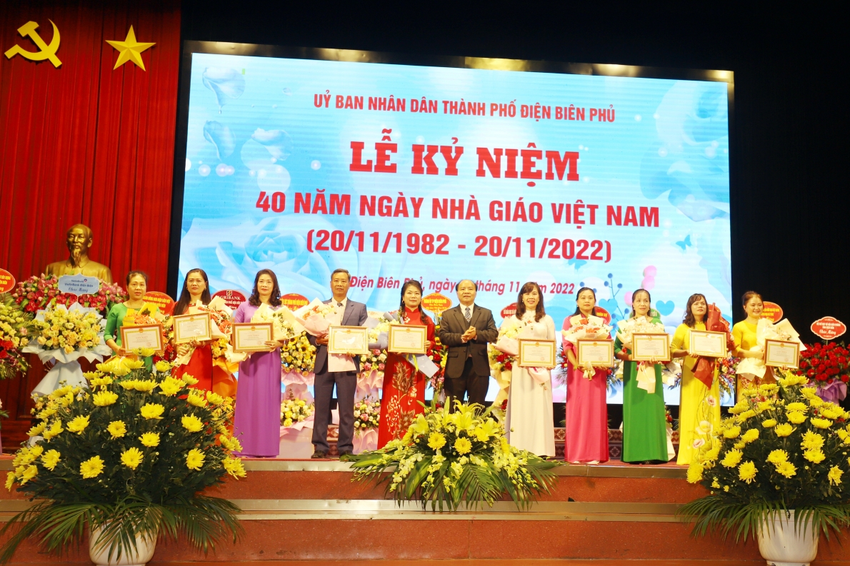 TP Điện Biên Phủ, tỉnh Điện Biên: Long trọng tổ chức 40 năm Ngày Nhà giáo Việt Nam