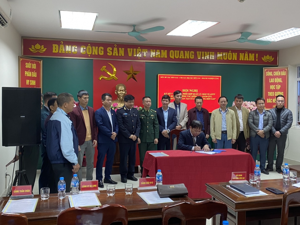 Chi cục Hải quan Cửa khẩu cảng Hòn Gai thu ngân sách đạt gần 7.200 tỷ đồng