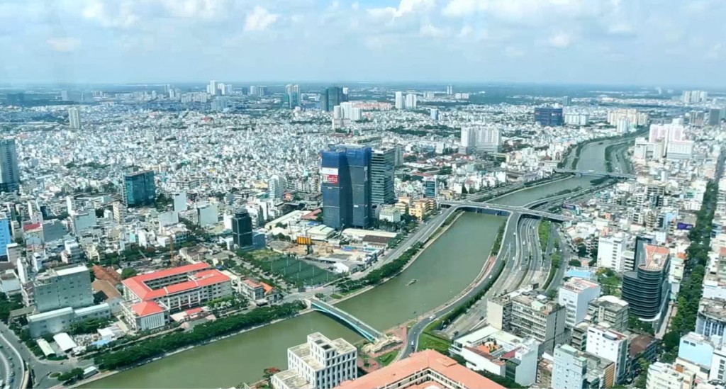 Với nhiều t&iacute;n hiệu t&iacute;ch cực từ t&igrave;nh h&igrave;nh kinh tế vĩ m&ocirc;, c&ugrave;ng với nhiều biện ph&aacute;p can thiệp từ ch&iacute;nh phủ, c&aacute;c chuy&ecirc;n gia nhận định thị trường bất động sản Việt Nam sẽ vẫn duy tr&igrave; được đ&agrave; ph&aacute;t triển ổn định trong năm 2019.