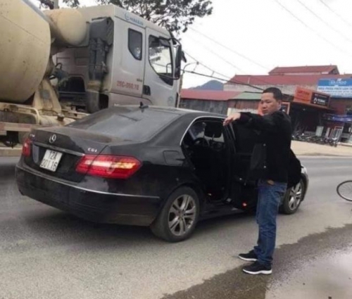 Lạng Sơn: Cán bộ công an điều khiển ô tô Mercedes tông cụ ông đi xe đạp tử vong
