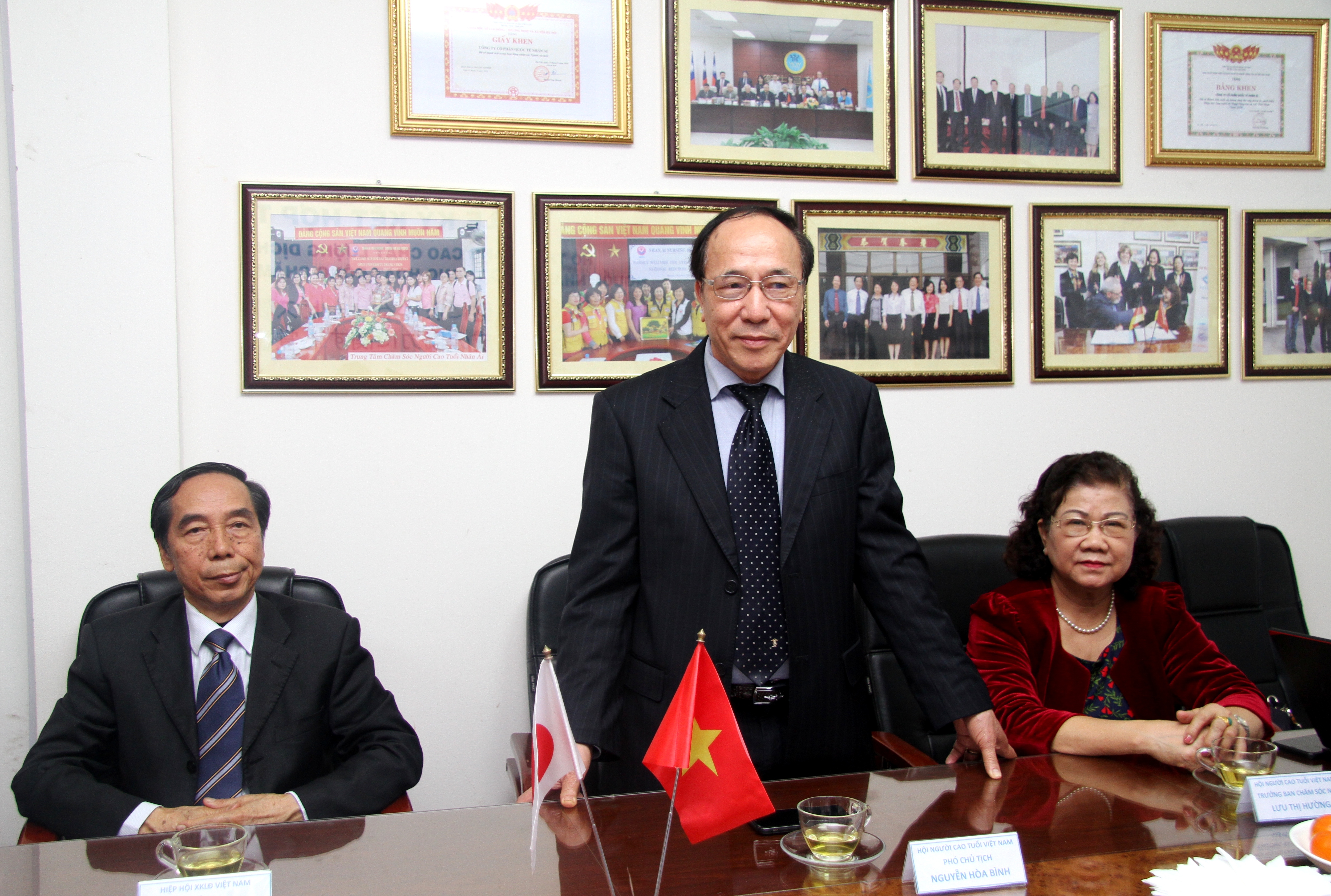 Ph&oacute; Chủ tịch Nguyễn H&ograve;a B&igrave;nh ph&aacute;t biểu