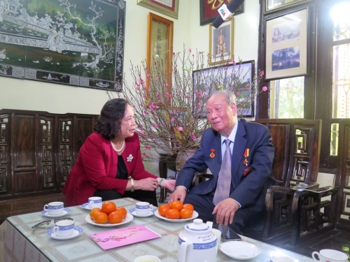 Lãnh đạo Hội NCT Việt Nam thăm, chúc Tết cụ Vũ Oanh, nguyên Ủy viên Bộ Chính trị, nguyên Chủ tịch Hội NCT Việt Nam