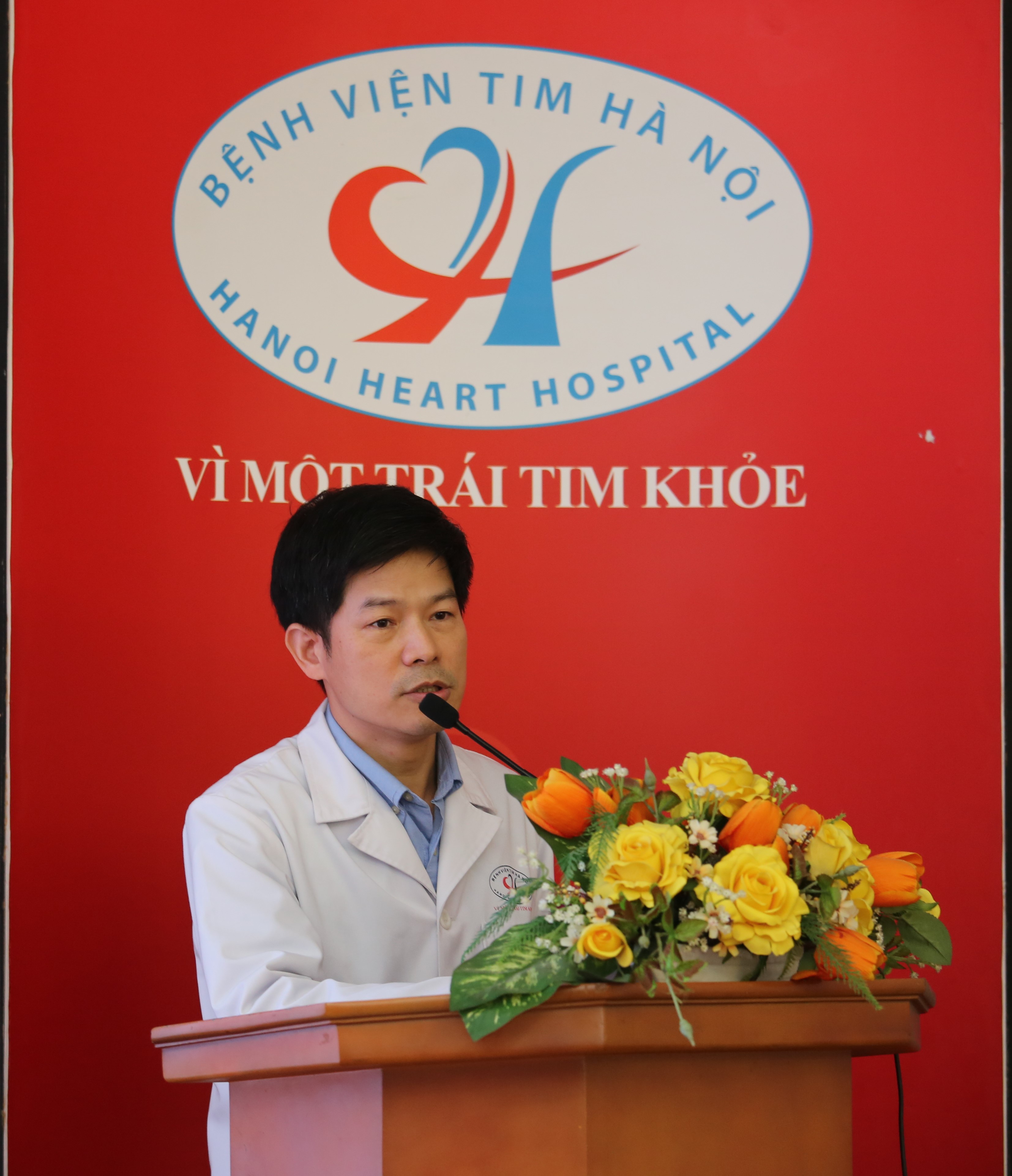 PGS.TS.BS Nguyễn Sinh Hiền, Ph&oacute; Gi&aacute;m đốc Bệnh viện Tim H&agrave; Nội ph&aacute;t biểu tại Hội nghị sơ kết chương tr&igrave;nh hợp t&aacute;c.