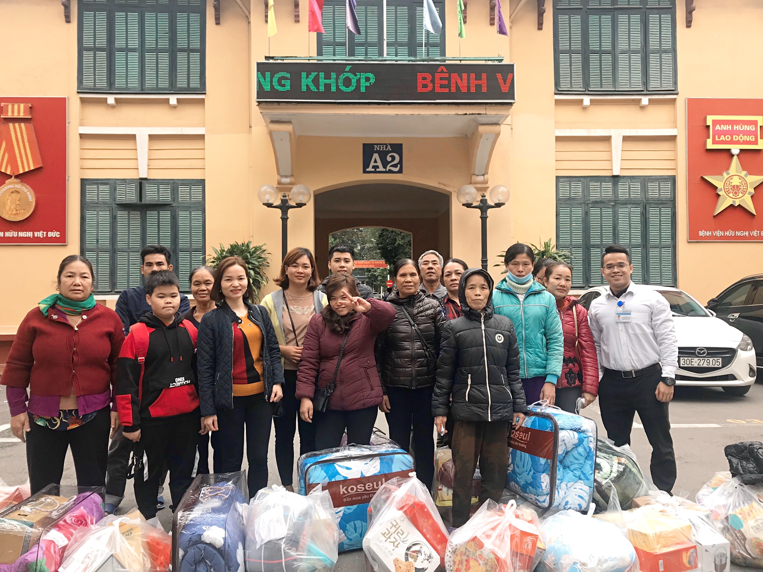 Sau một buổi mua sắm, mọi người chọn được nhiều mặt h&agrave;ng thiết thực để chuẩn bị cho tết Nguy&ecirc;n đ&aacute;n Canh T&yacute; 2020