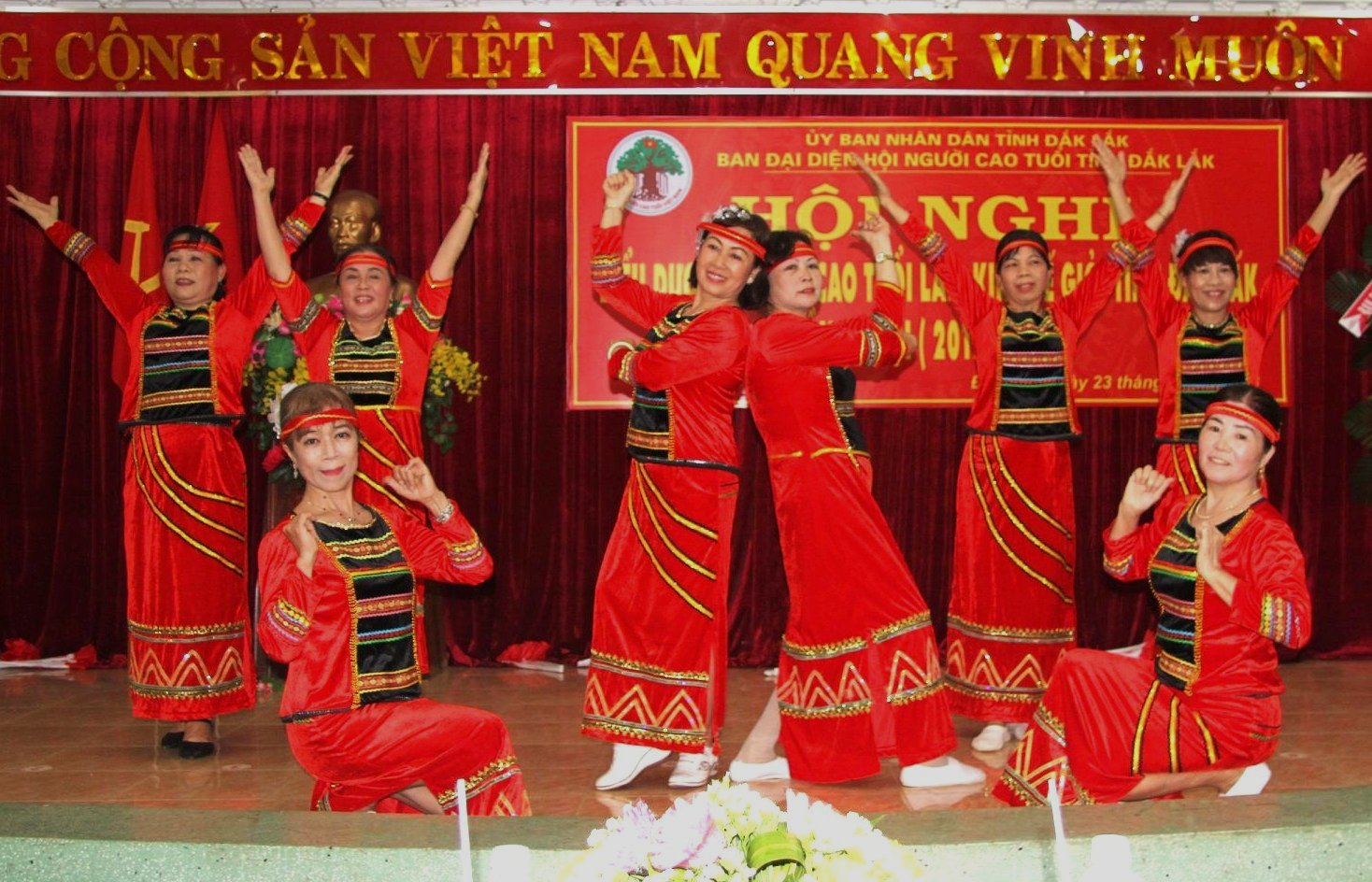 Tiết mục văn nghệ của NCT tỉnh Đắk Lắk